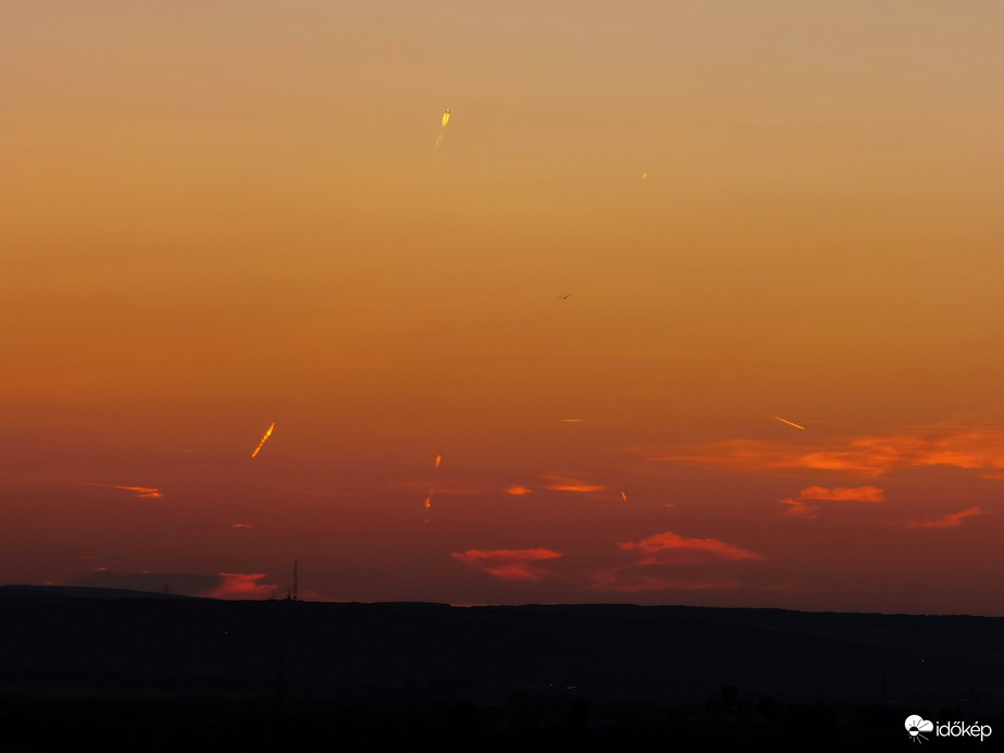 Repülők a naplementében 