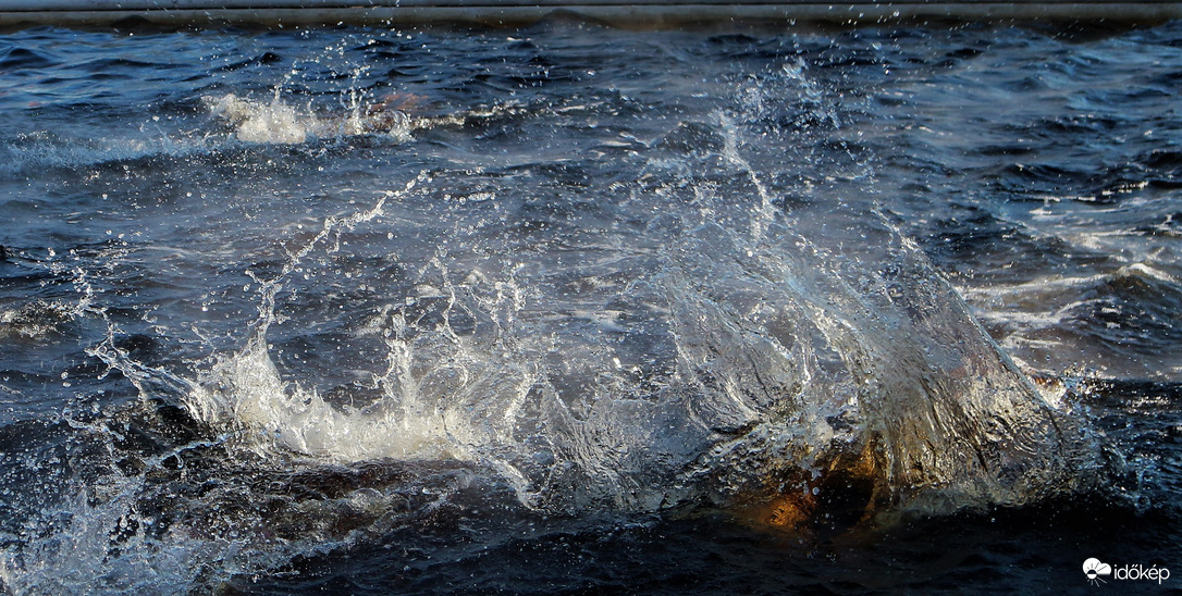 Szél korbácsolta víz!