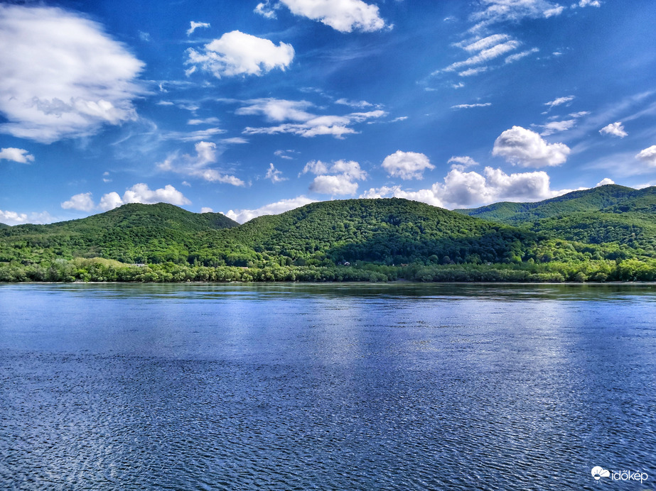 Hegyek, dombok között