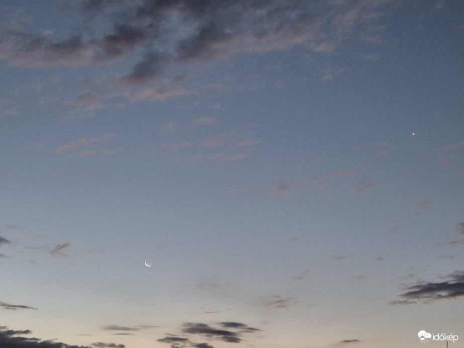 Reggeli fogyó hold "sarló"