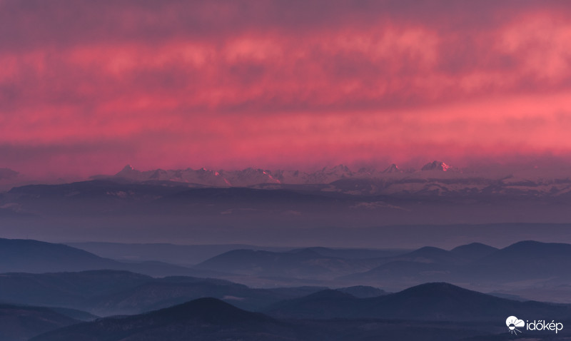 Magas-Tátra napkeltében