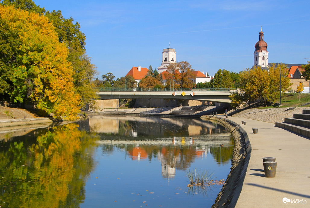 Győrbe beszökött az ősz