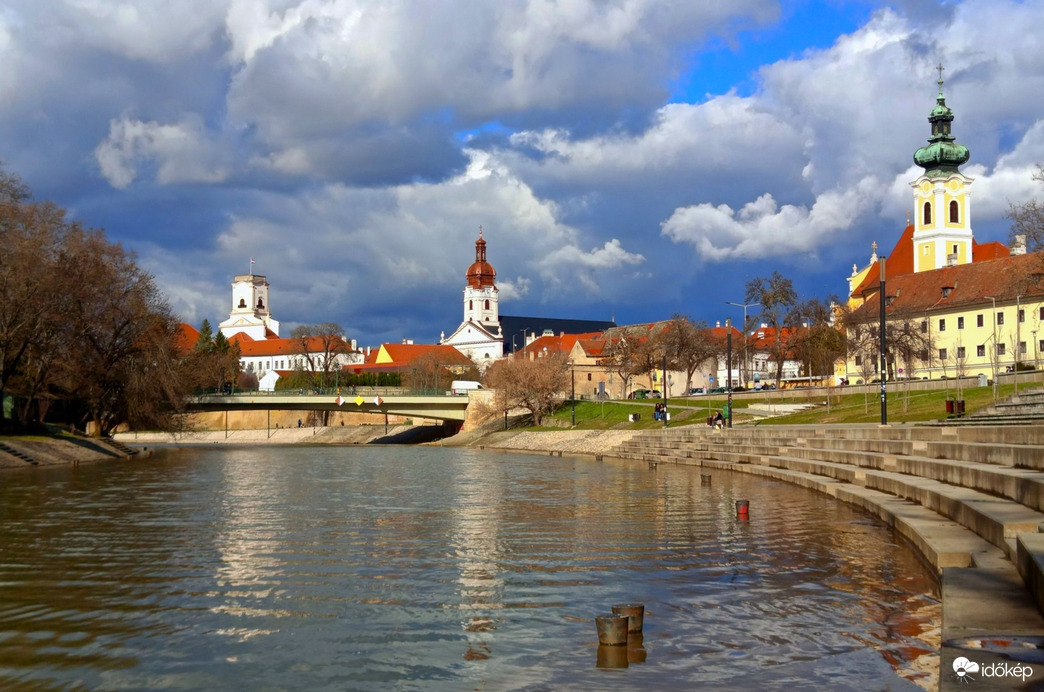 felhők a város felett