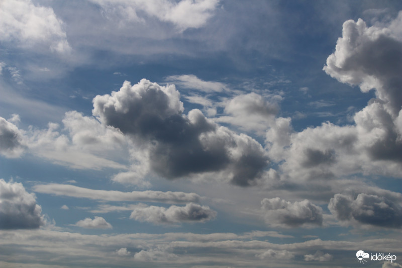 Tavaszi felhők