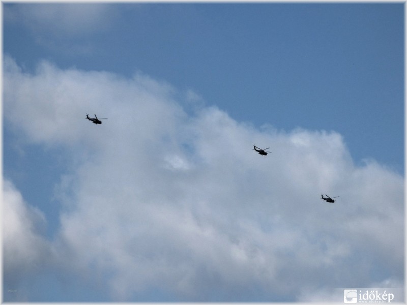 Égkép Black Hawk gépekkel :)