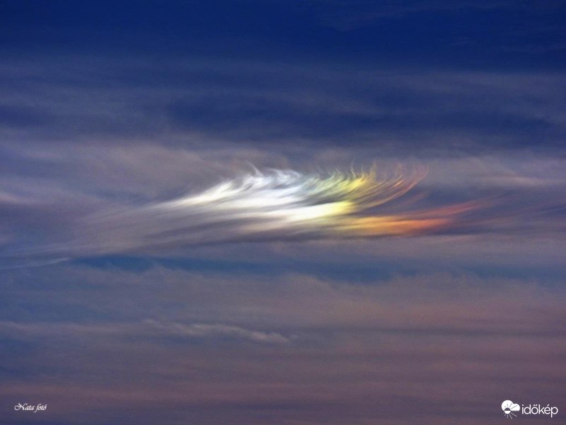 Melléknap lyukfelhőn