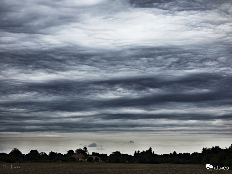 Hullámos rétegfelhő