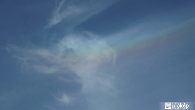 Szivárvány a cirrusokban...