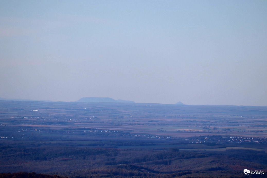 Badacsony a Mecsekből nézve