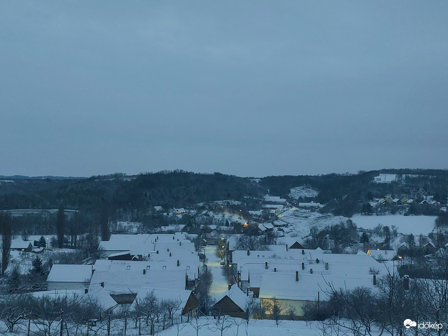 3 cm friss hó fedi be a tájat.