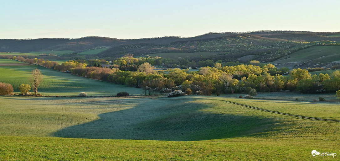 Napsütéses de hideg reggel.