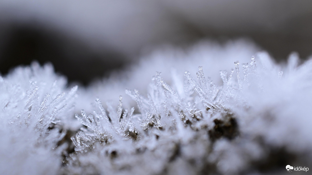 Egy hideg érintés.