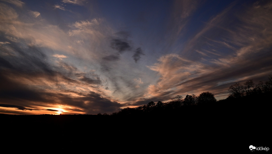 Napkelte és felhővarázs.