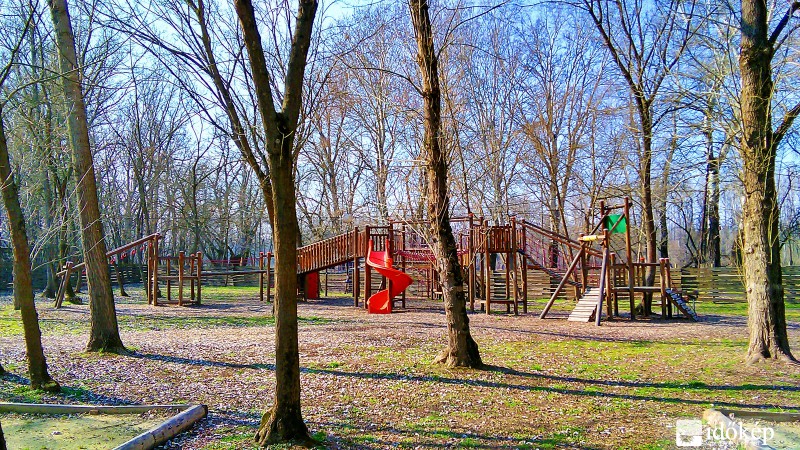 Zárt kapuk mögött