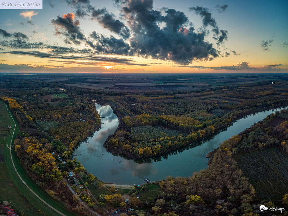 A mártélyi kanyarban