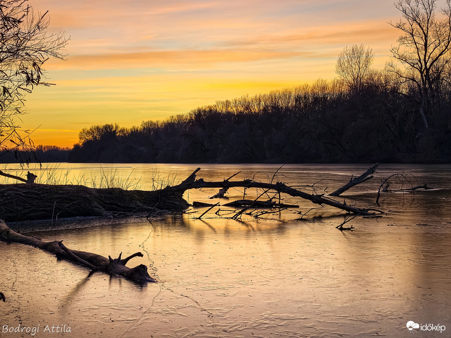 2026 első naplementéje a Körtvélyesi-holtágnál 