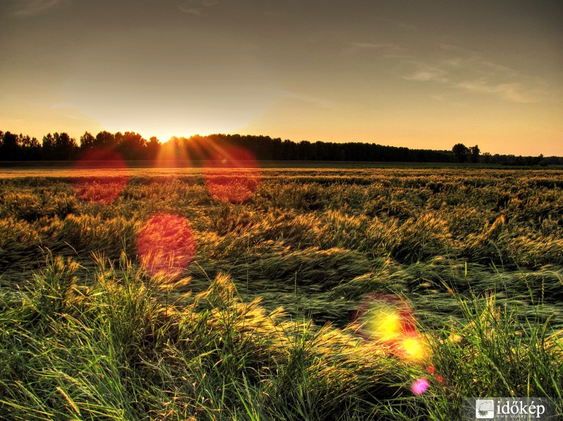 Naplemente a Tisza mentén