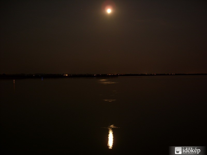 A Velencei-tó partján