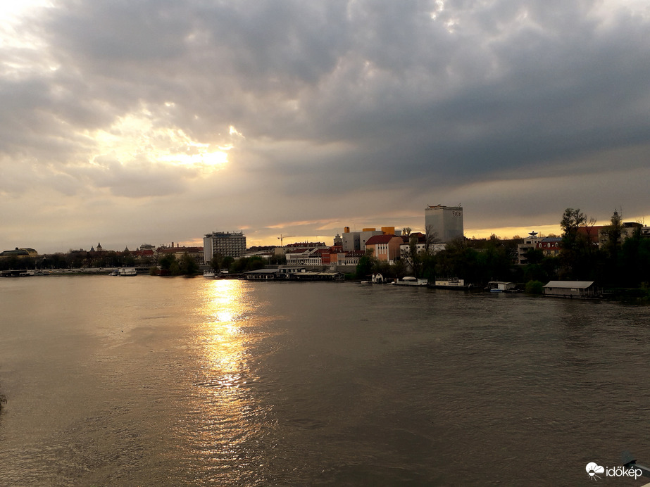 Naplemente előtt Szegeden.