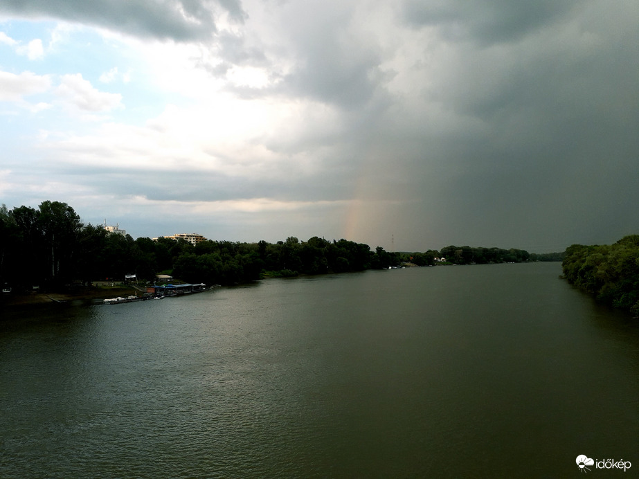 Szeged este.