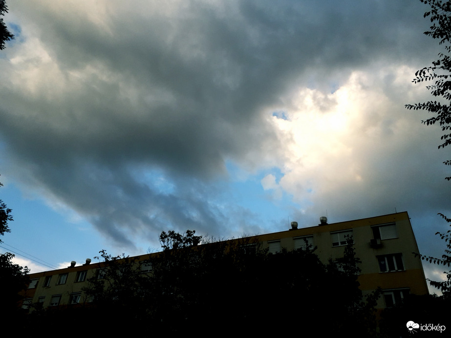 Szeged este.