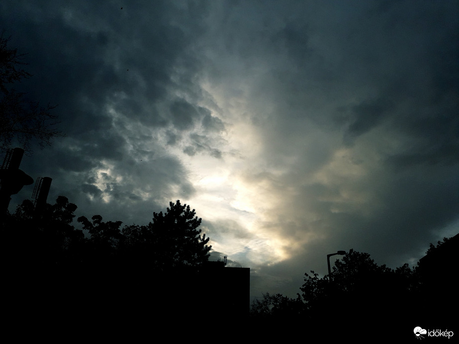 Szeged este.