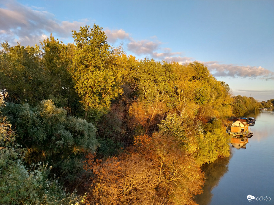 Szeged este.
