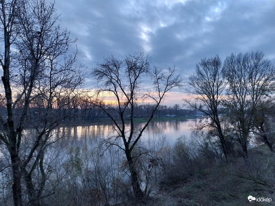 Szeged este.