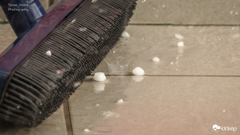 negyed órája már jégeső..