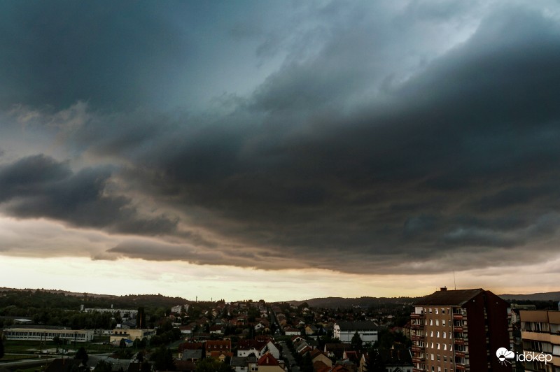 Igy erkezett a vihar.