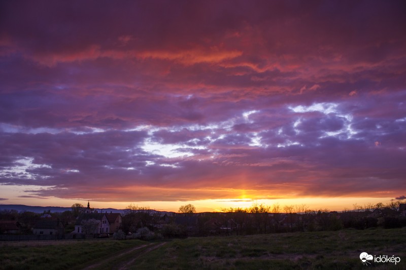 Naplemente naposzloppal 