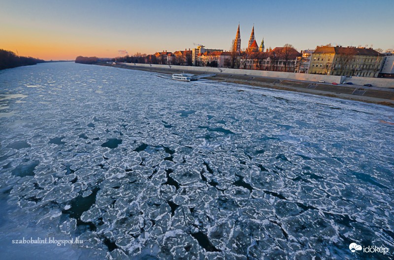 A befagyott Tisza Szegednél