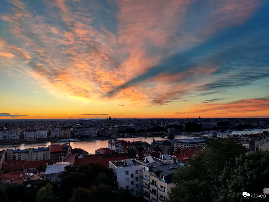 Napkelte Budapest
