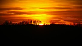 És így az ég lángra lobbant...