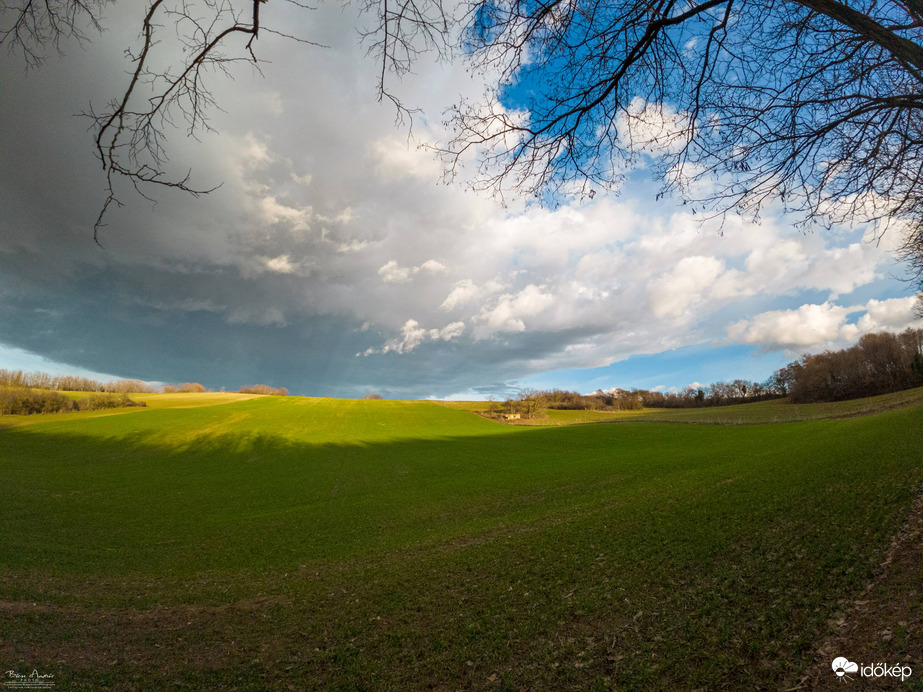 Felhővarázs a karádi határból
