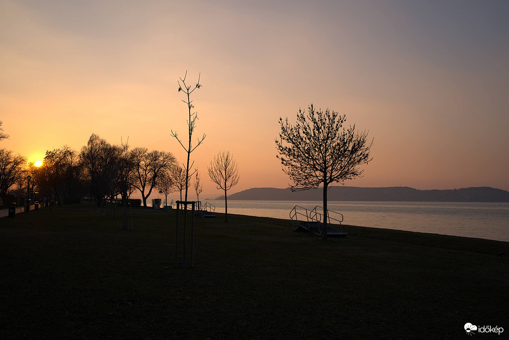 Lement egy újabb nap