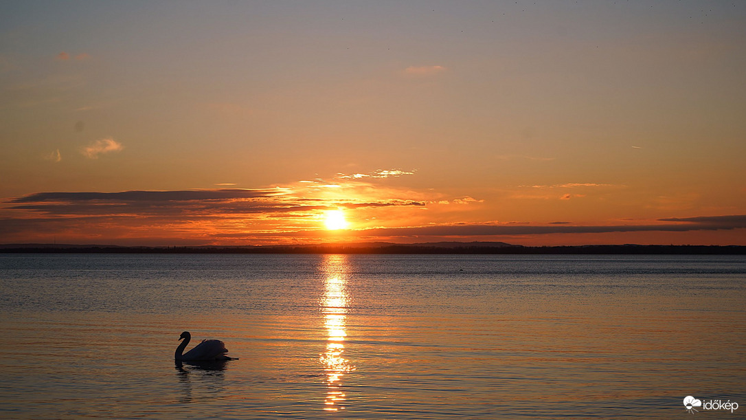 Téli naplemente a Balatonnál