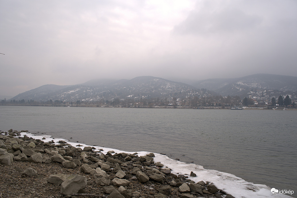 Szürke, ködös idő