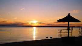 Trópusi hangulatú naplemente a Balatonnál télen