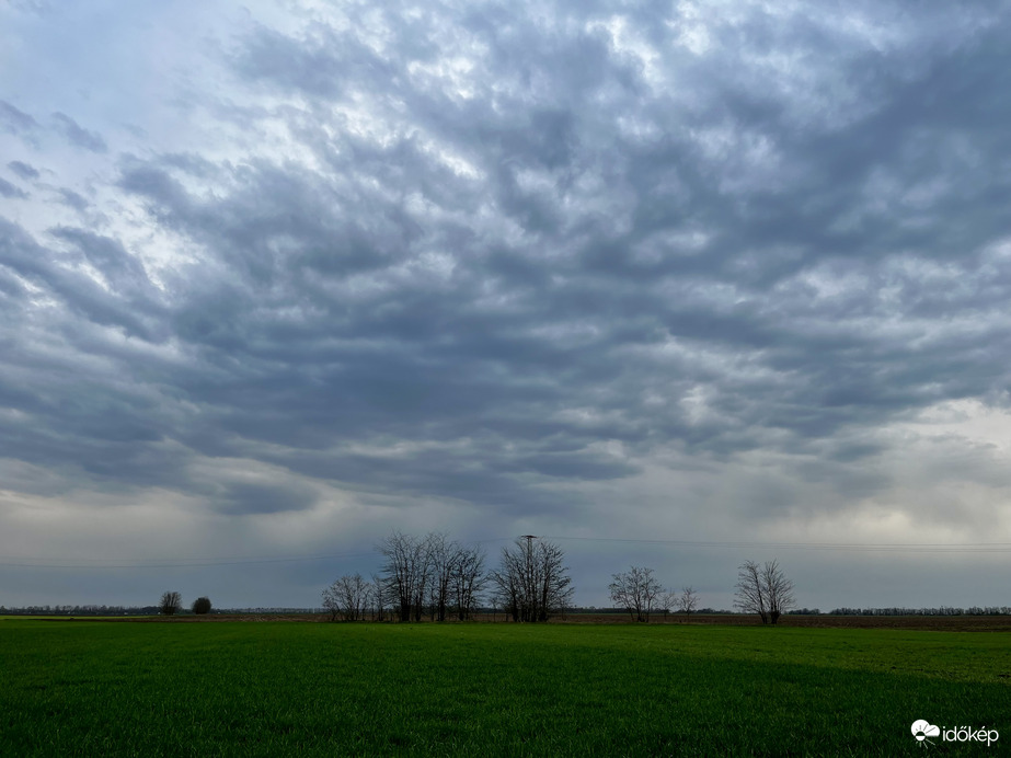 Érkeznek a sötét felhők
