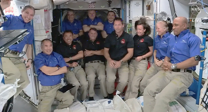 Az ISS 11 fős személyzete