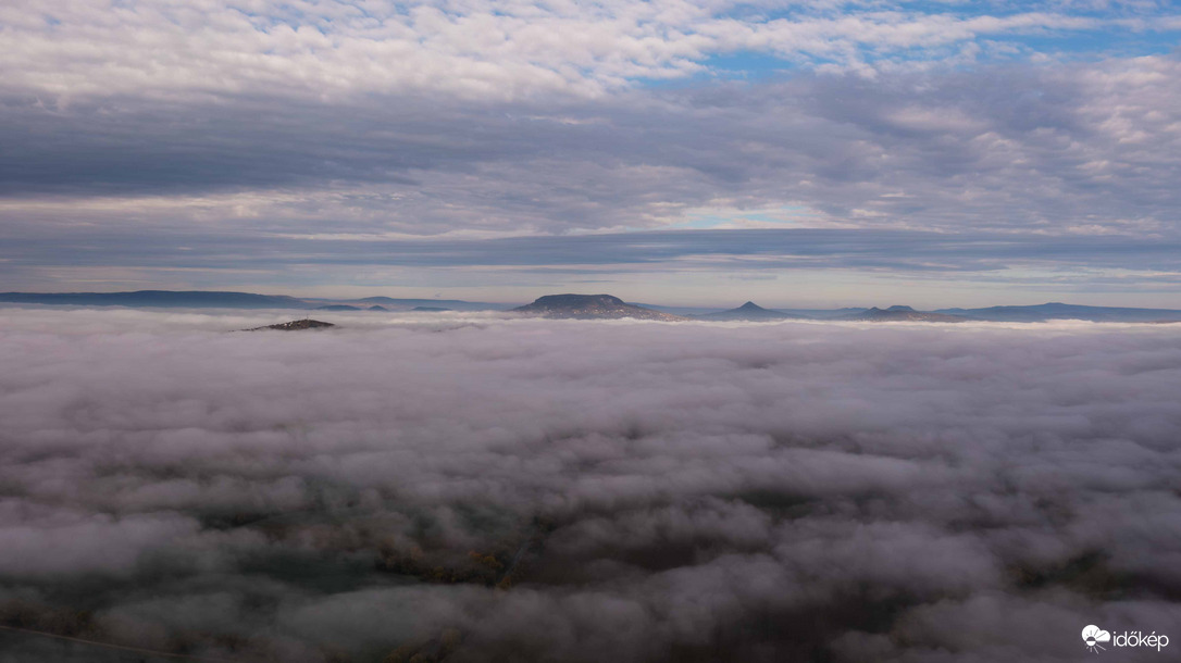 Ködtengerbe bújt Badacsony
