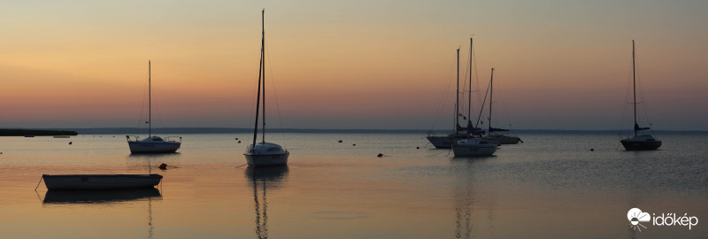 Korahajnal a kikötőben