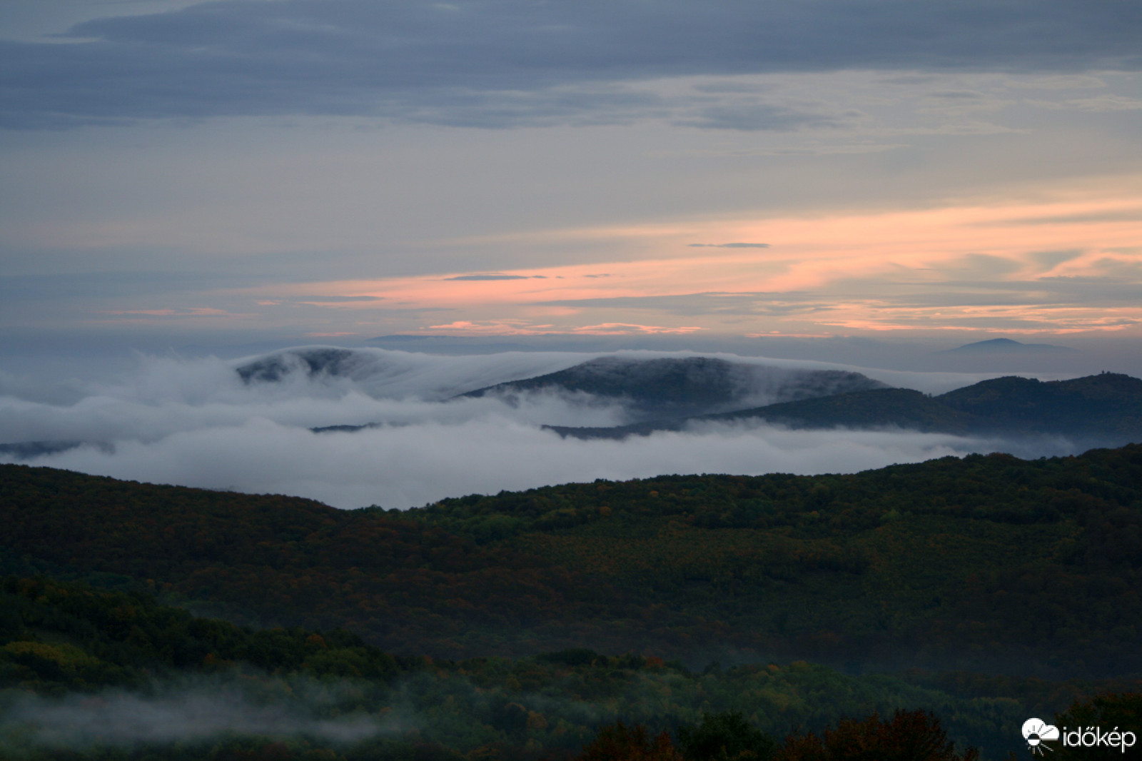 Hegyek felhőtakarója