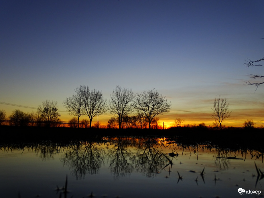 Az év első naplementéje
