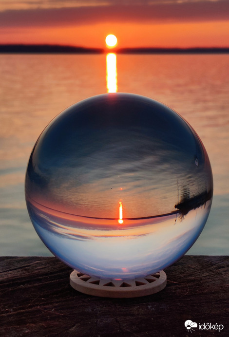 Gömbbe zárt világ 