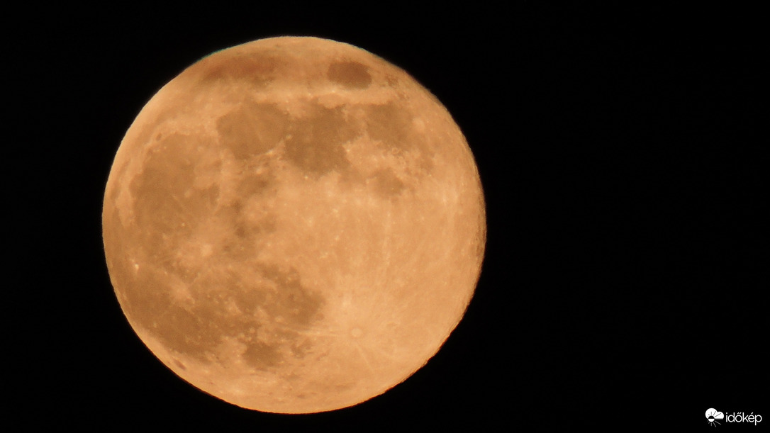 A Hold  mindig "szuper"...