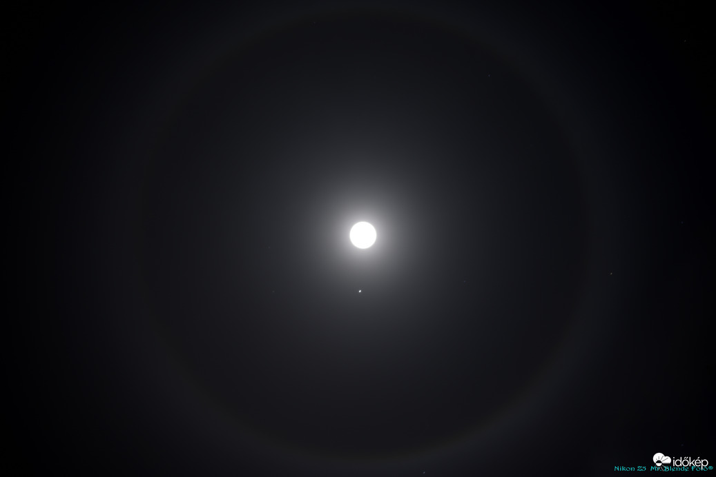 Pécsett ma este Uránváros felett 