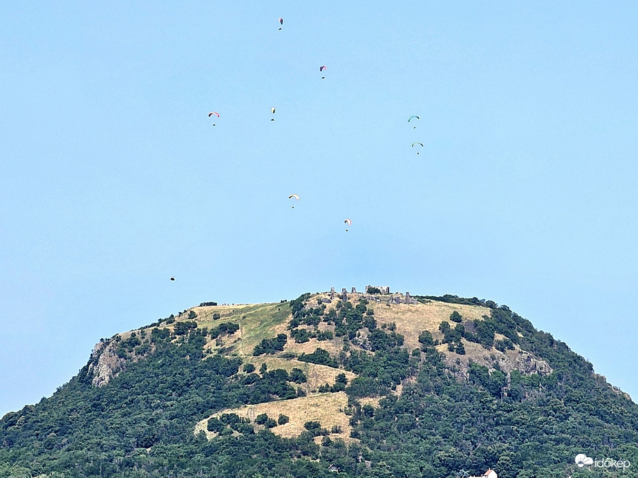 Erős a forgalom Csobánc fölött