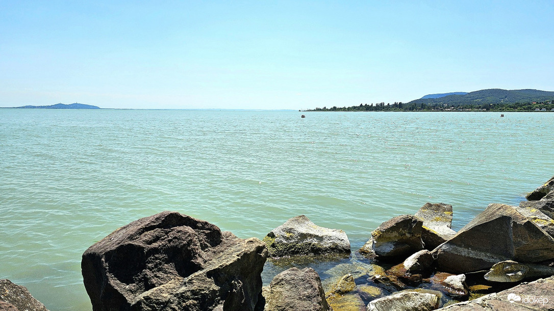 Gyönyörű tiszta víz, algáknak nyoma sincs